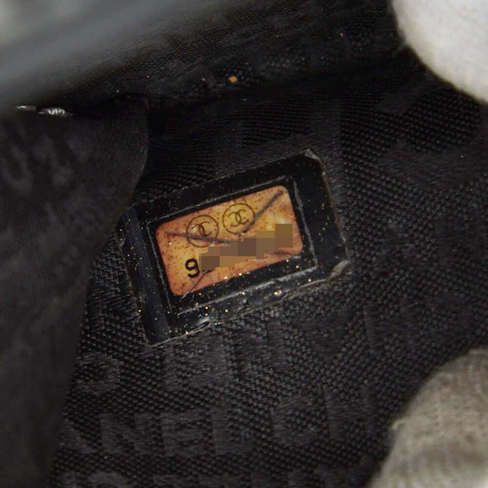 CHANEL Authentic Black Leather Wallet - Picture 9 of 10